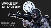 Perché dovreste svegliarvi alle 4:30 del mattino ogni giorno, secondo un Navy SEAL | Business Insider